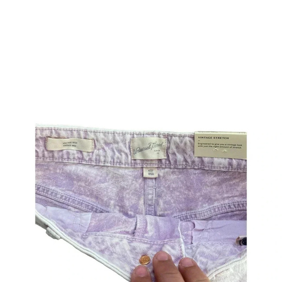 Universal Thread Women's White Super High Rise Vintage Midi Jean Shorts Size 4 - Picture 3 of 4